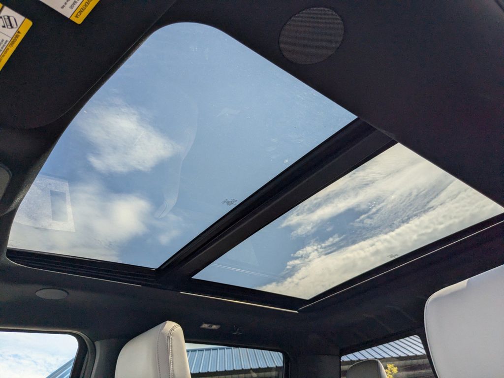 2025 Ford F-150 Lightning Platinum