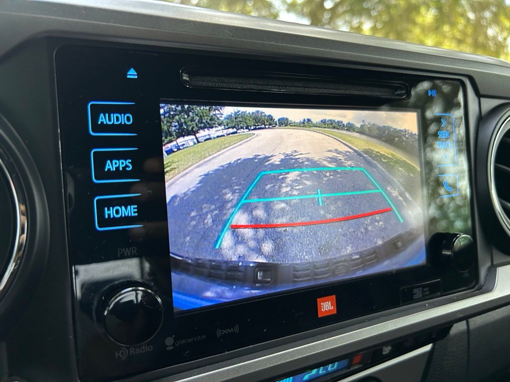 2016 Toyota Tacoma Limited 18