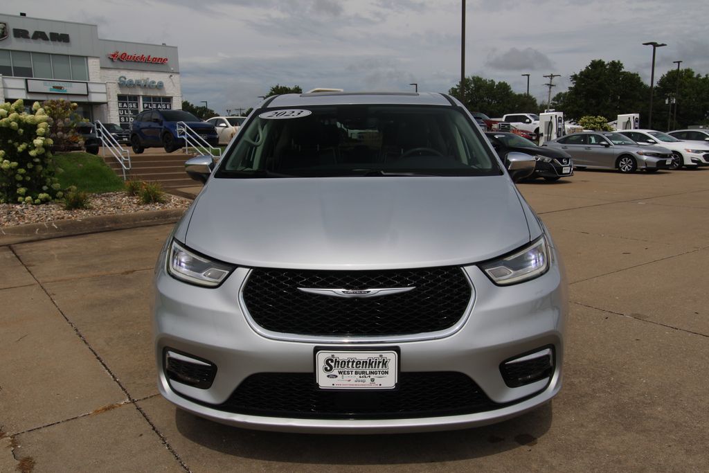 Used 2023 Chrysler Pacifica Hybrid Van