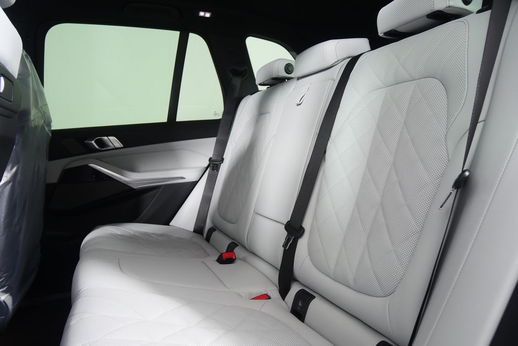 Thumbnail: 2026 BMW X5 - 16