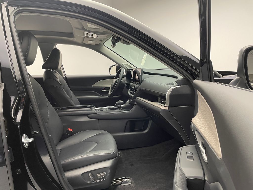 2024 Toyota Grand Highlander Limited 17
