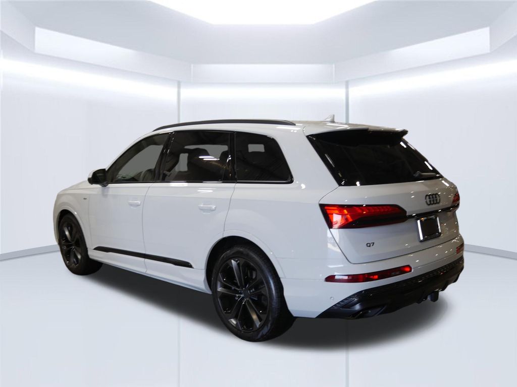 Thumbnail: 2026 Audi Q7 - 3