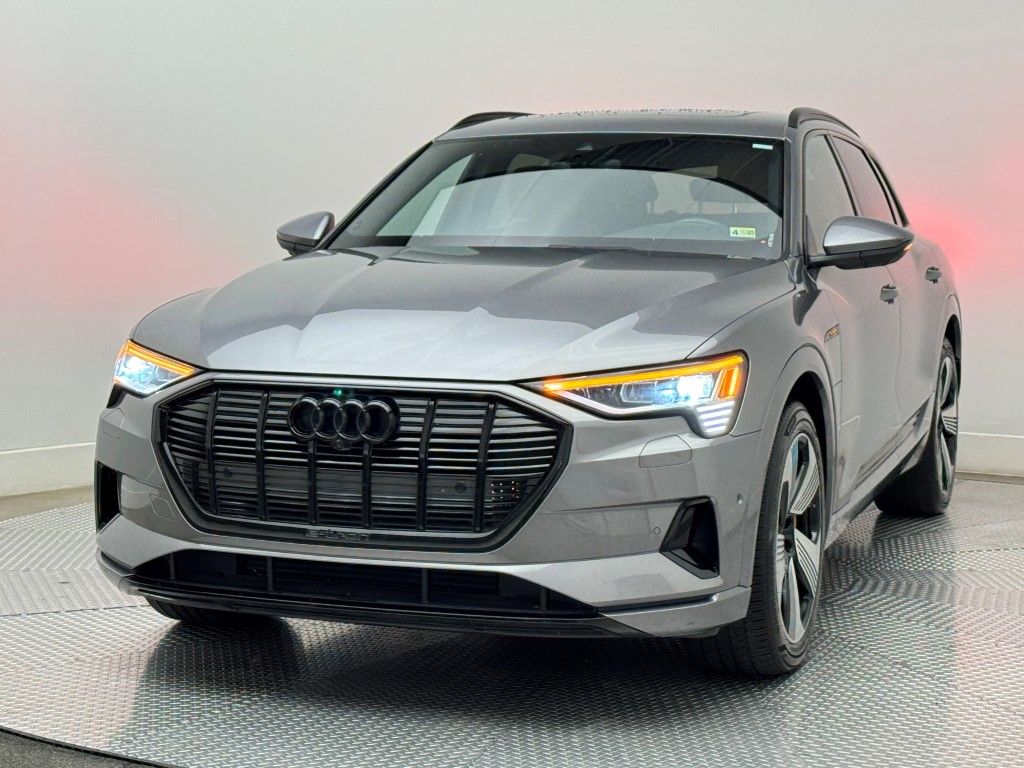 2023 Audi e-tron Premium Plus 8
