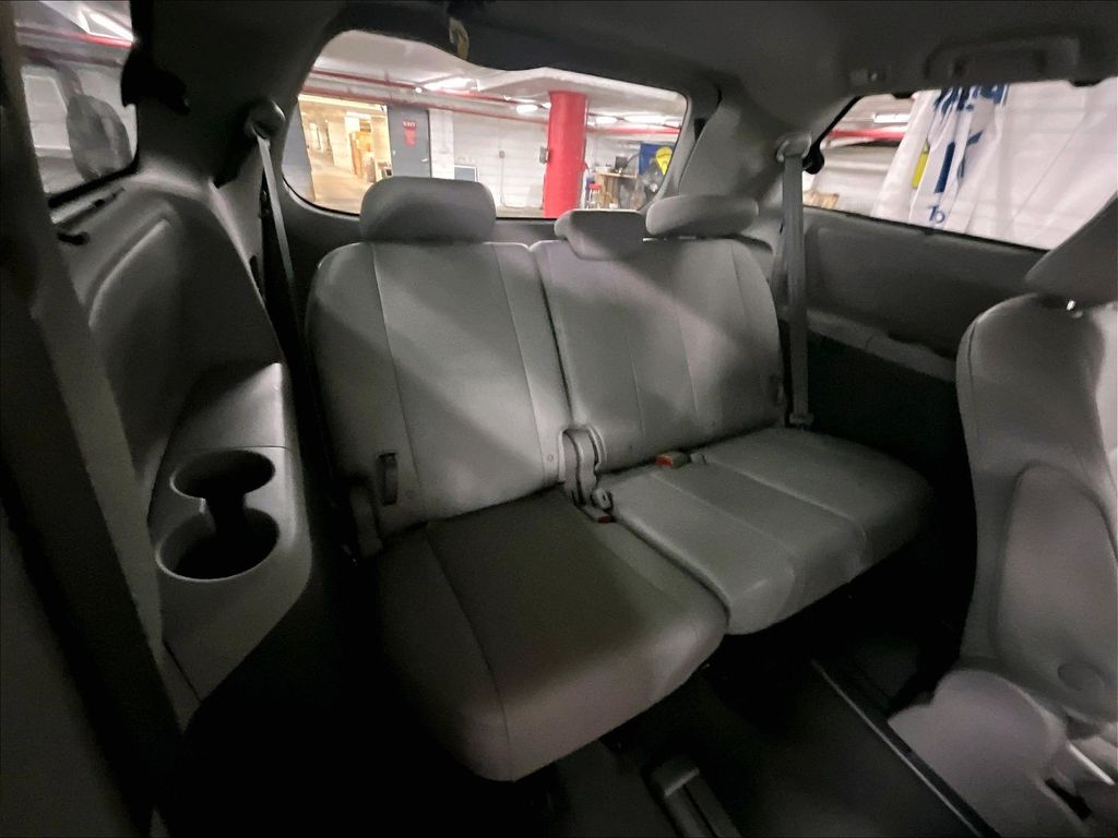 2020 Toyota Sienna — photo 16