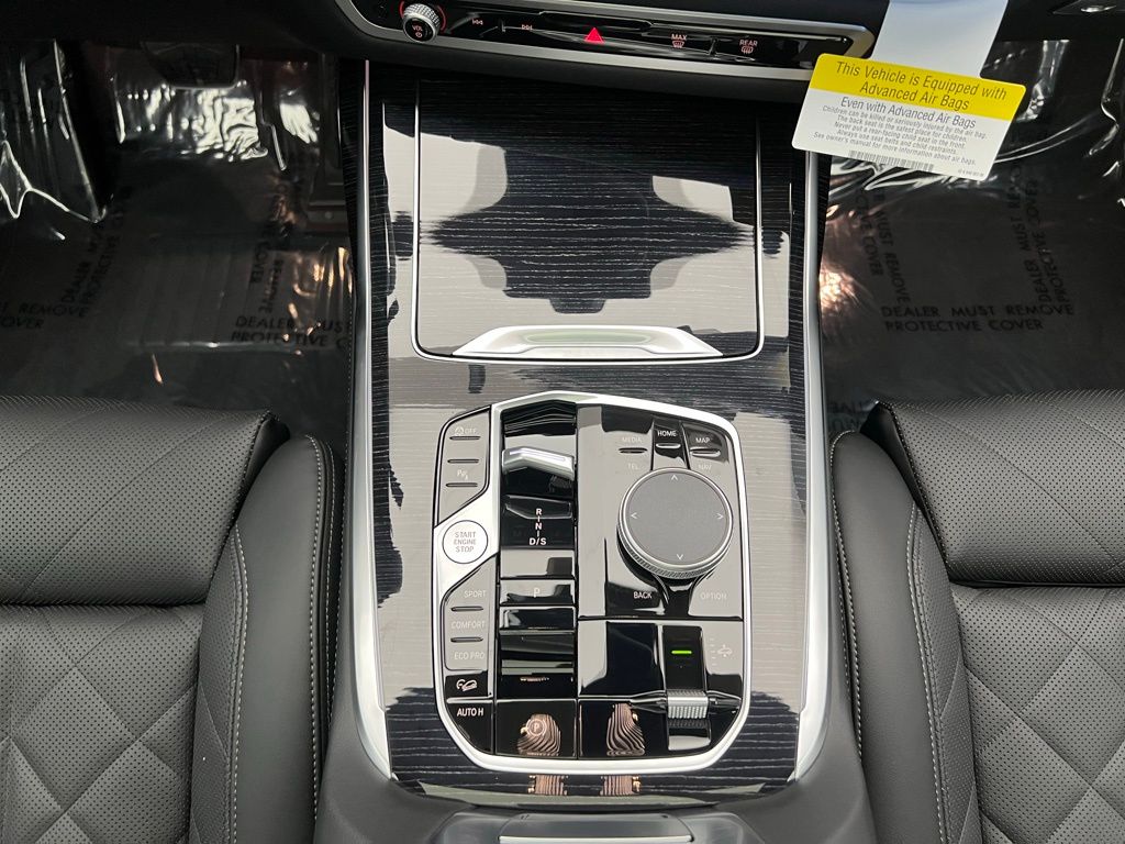 Thumbnail: 2026 BMW X7 - 12