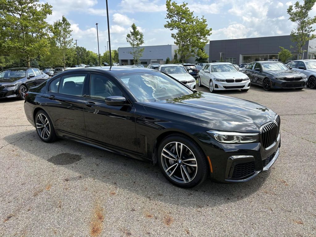 /2022 BMW 750