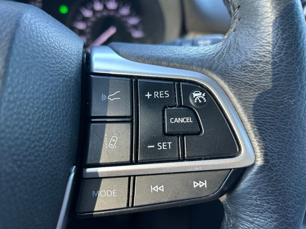 Thumbnail: 2022 Toyota Sienna - 26