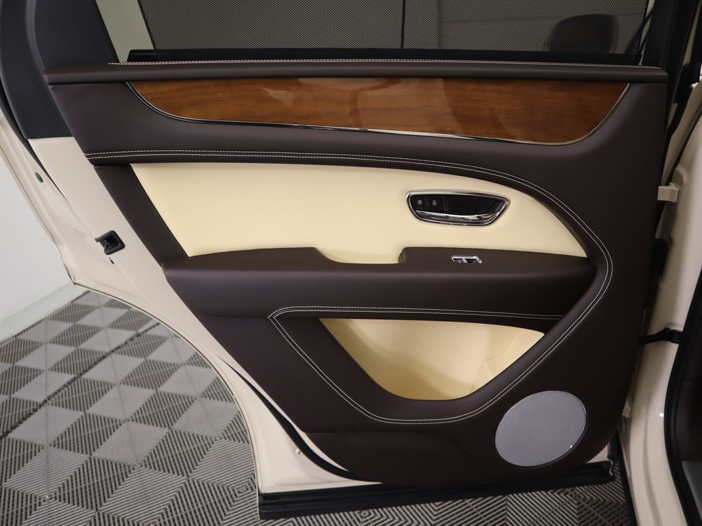 Thumbnail: 2023 Bentley Bentayga - 27