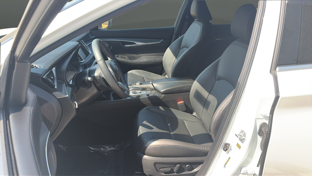 Used 2025 Radiant White INFINITI LUXE image 9