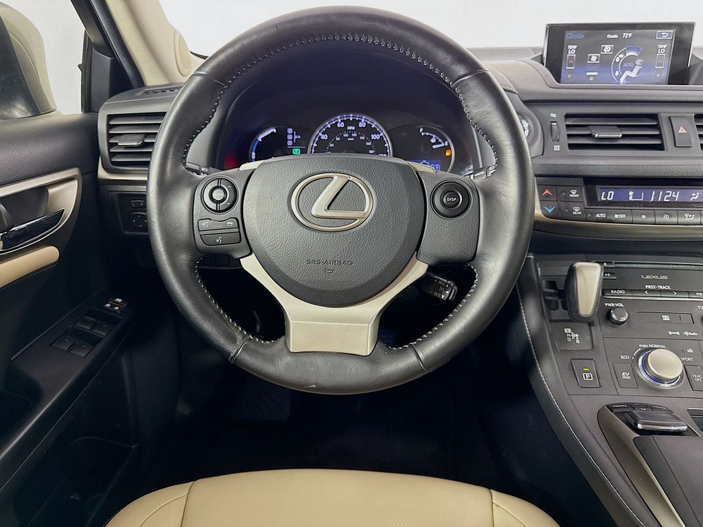 2017 Lexus CT 200h 23