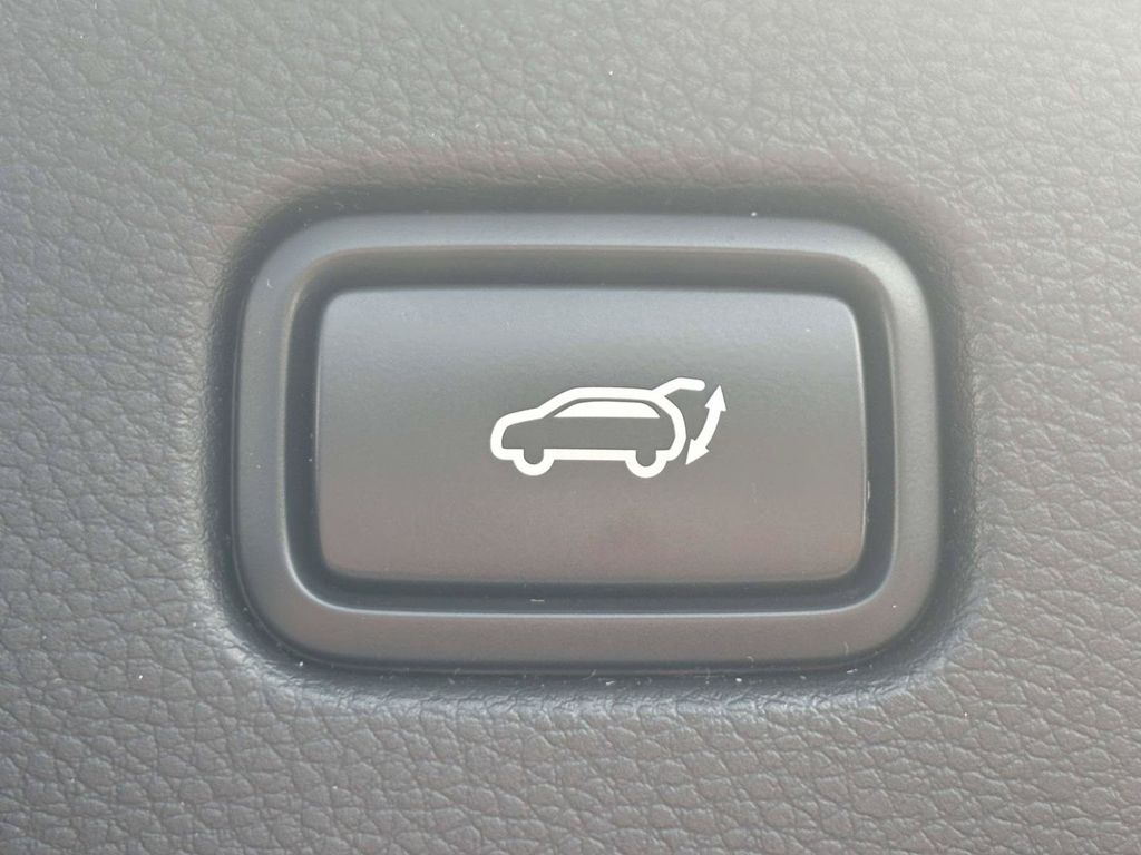 Used 2024 Blue Kia SX image 9