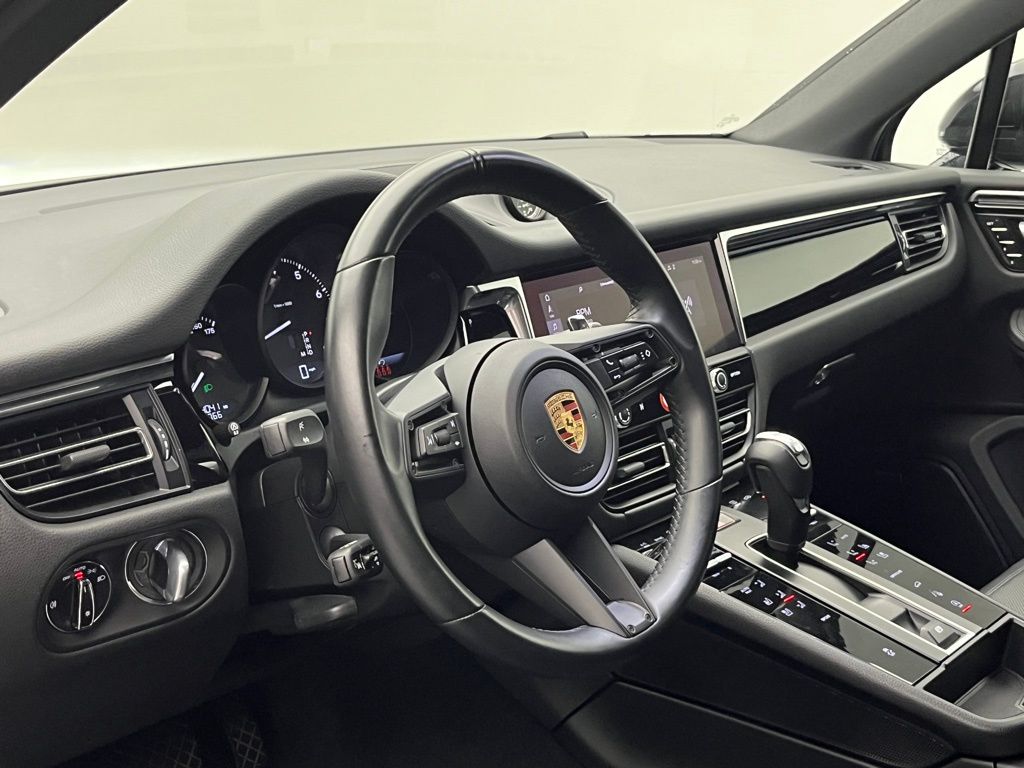 Thumbnail: 2024 Porsche Macan - 4