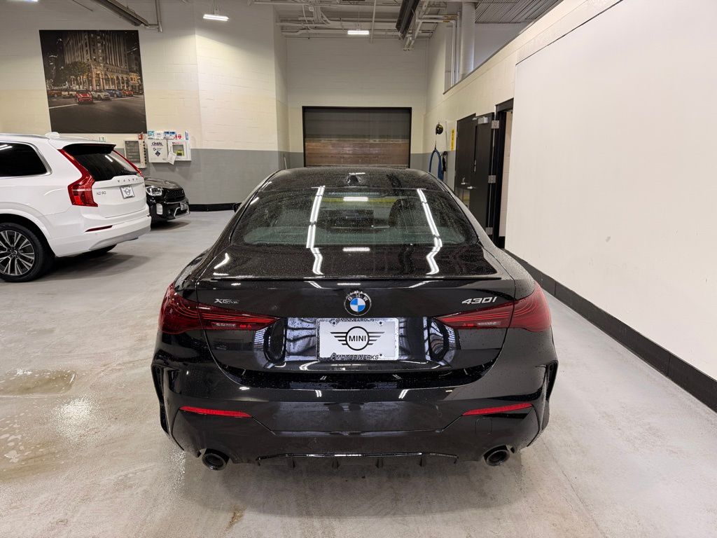 Thumbnail: 2025 BMW 4 Series - 4