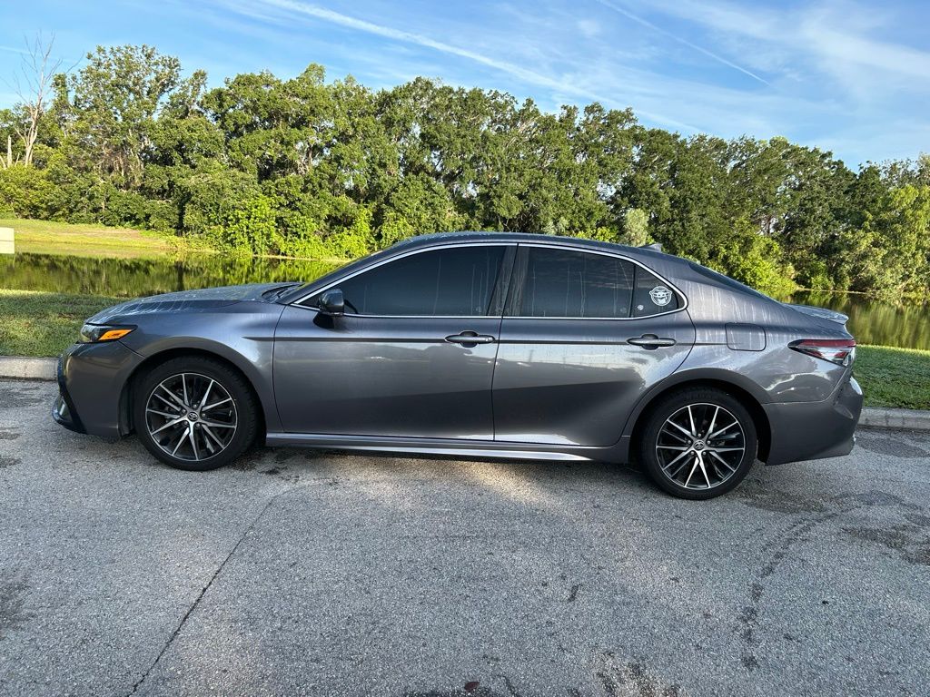 2023 Toyota Camry SE 2