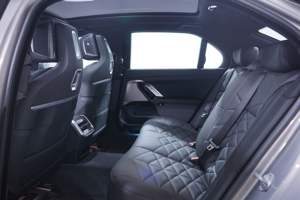 Thumbnail: 2026 BMW 7 Series - 9