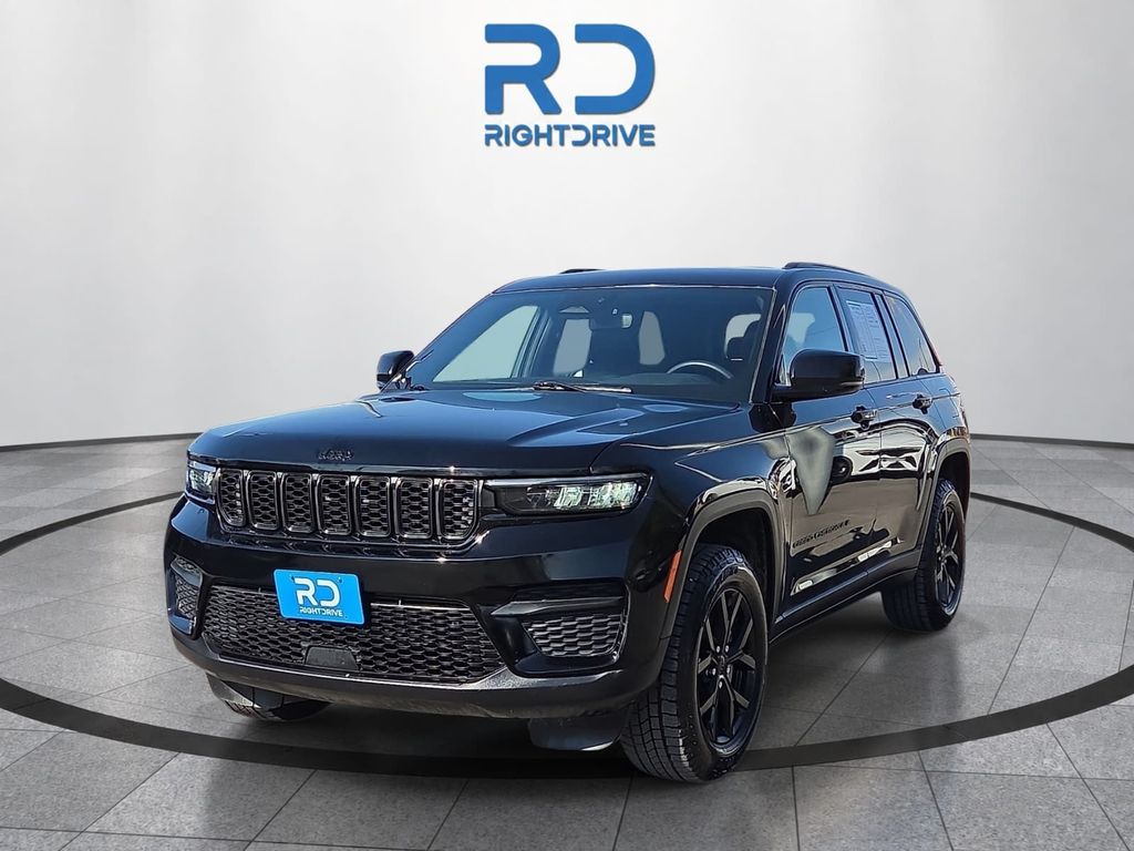 Diamond Black Crystal Pearlcoat 2024 Jeep Grand Cherokee SUV / Crossover 4X2 8-Speed Automatic