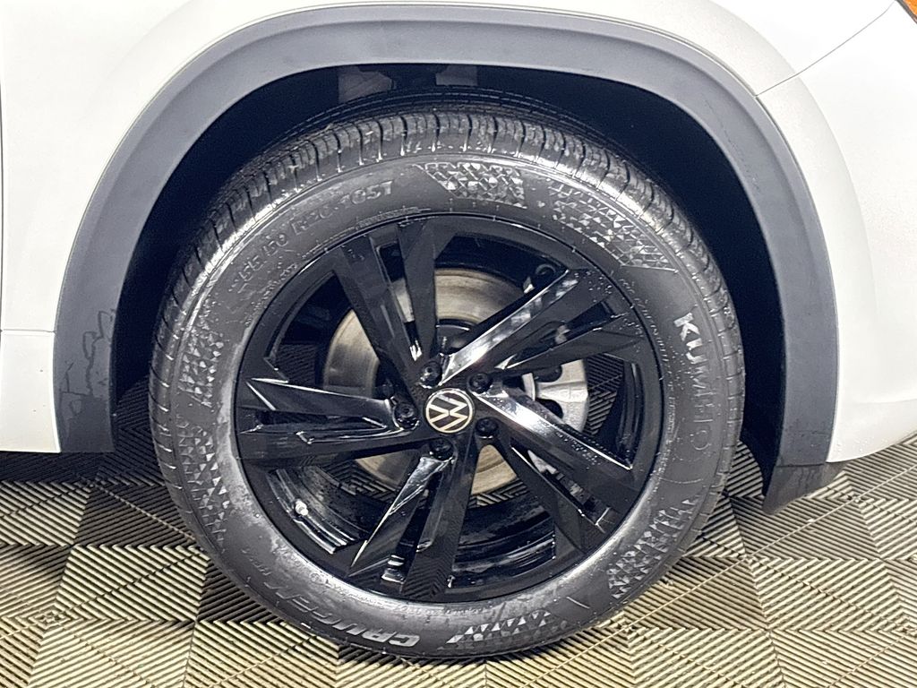 2026 Volkswagen Atlas Cross Sport 2.0T SEL R-Line Black