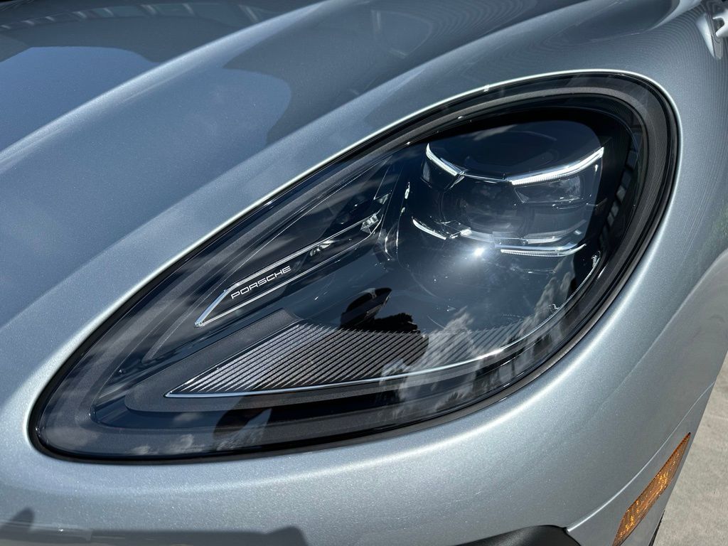 2025 Porsche Macan  13