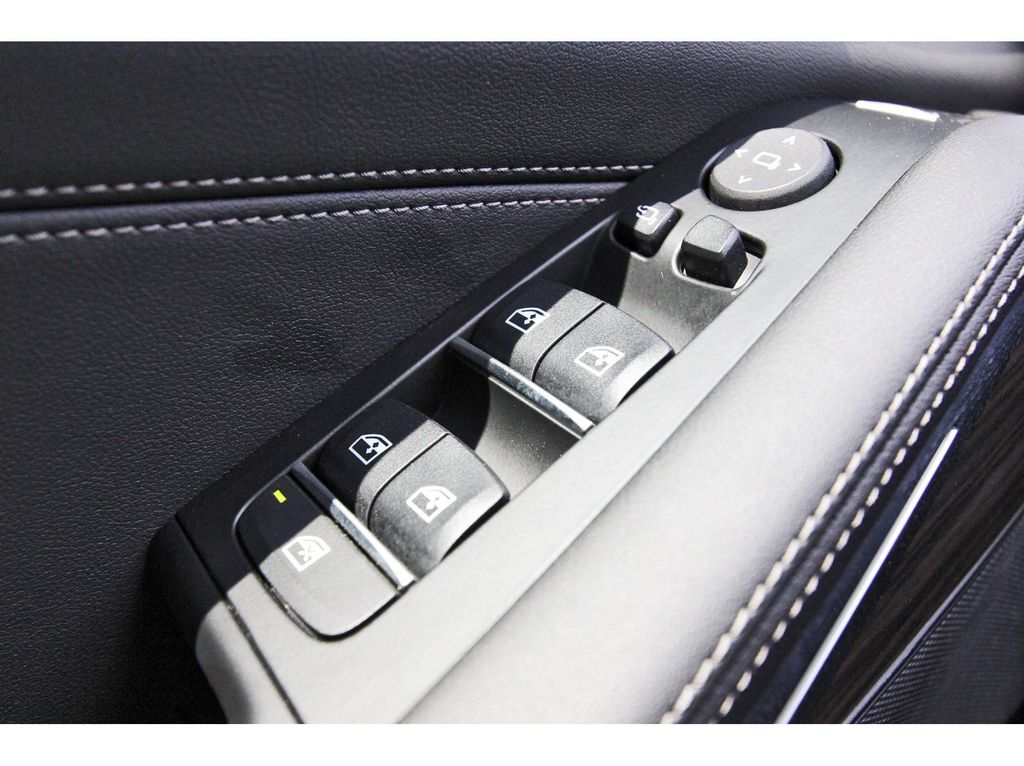 2025 BMW X5 sDrive40i White at DeMontrond Auto Country