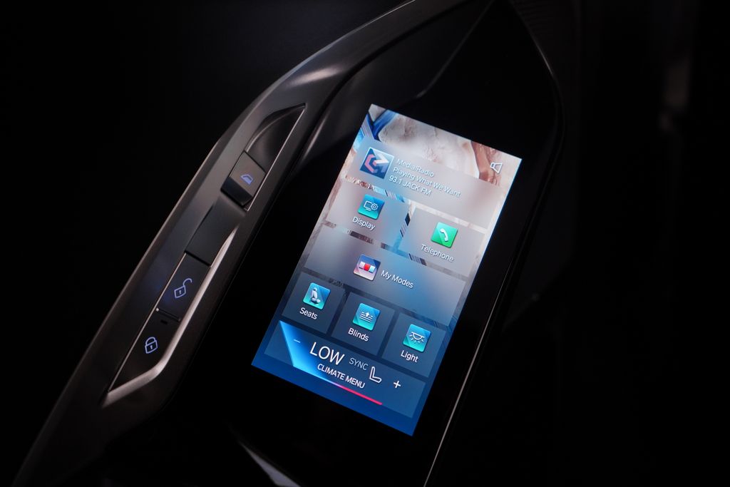 Thumbnail: 2025 BMW i7 - 12