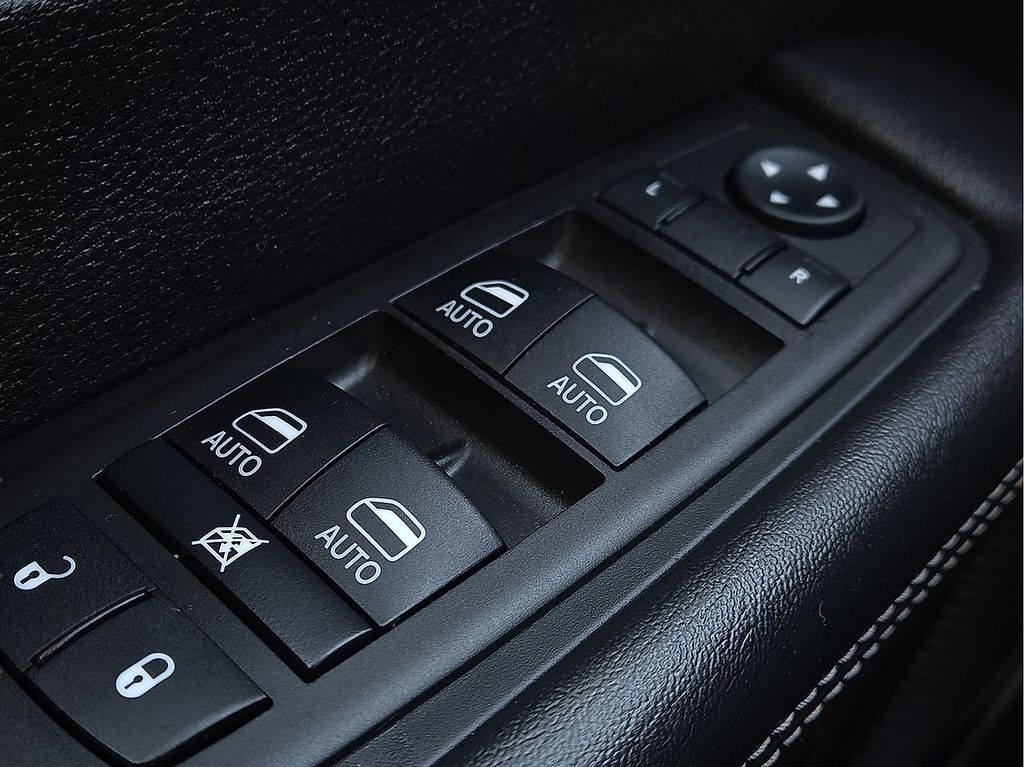 Used 2025 Chrysler Pacifica For Sale in Farmington, AR