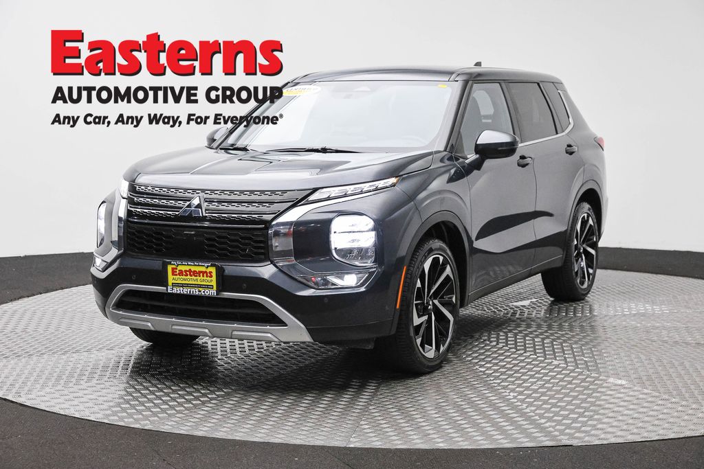 Silver 2024 Mitsubishi Outlander SUV / Crossover Front-Wheel Drive Continuously Variable Transmission