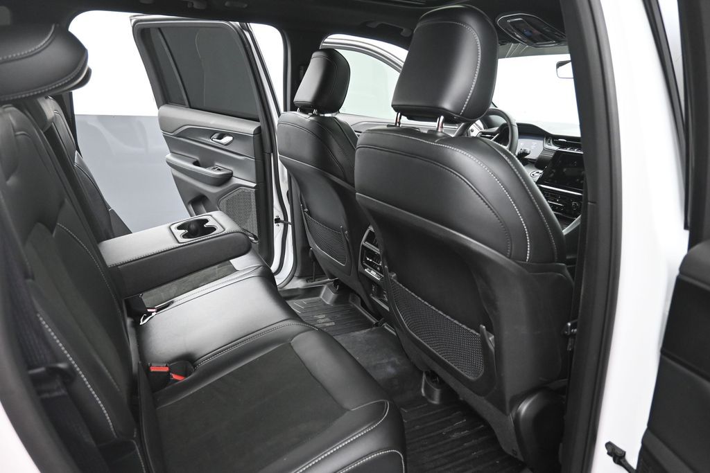 Used 2025 Jeep Grand Cherokee SUV