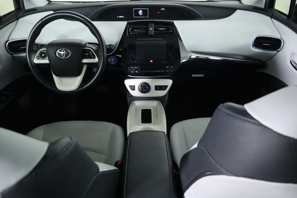 2016 Toyota Prius Four 13