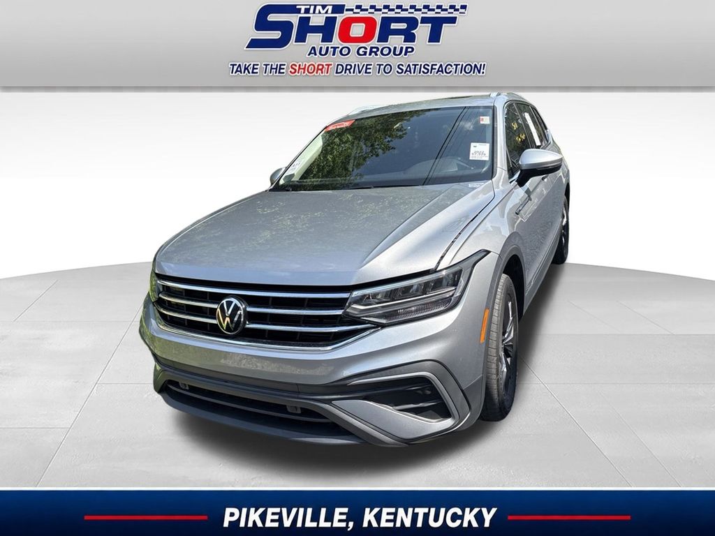 Silver 2022 Volkswagen Tiguan SUV / Crossover Front-Wheel Drive 8-Speed Automatic