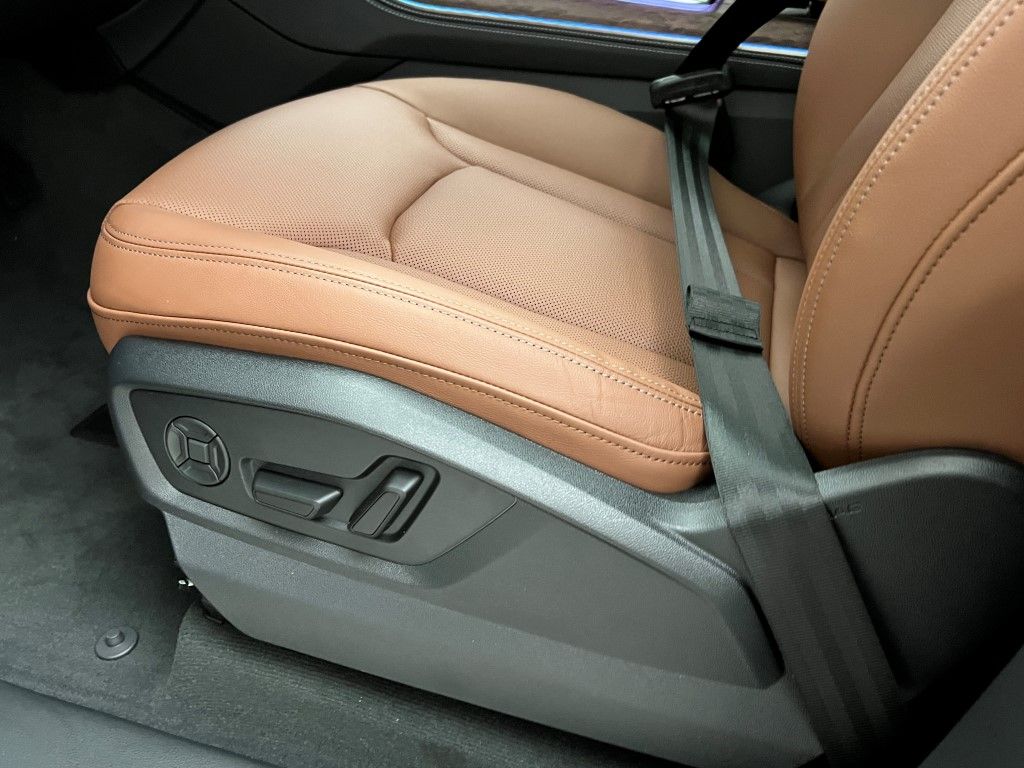 Thumbnail: 2026 Audi Q8 - 28