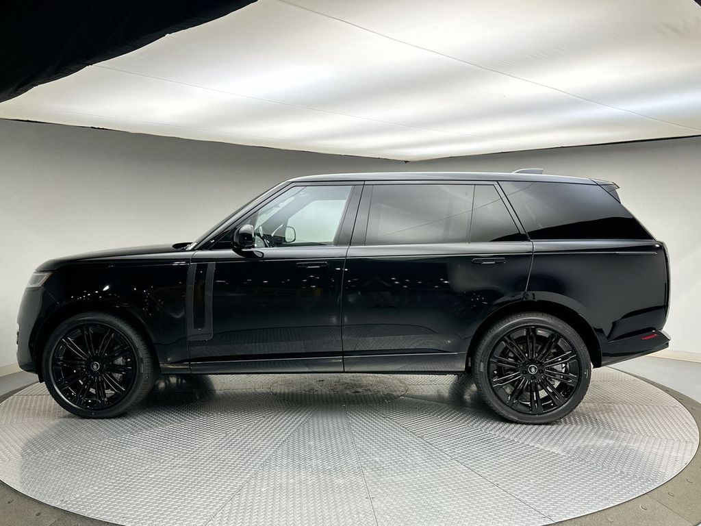 2025 Land Rover Range Rover SE 2