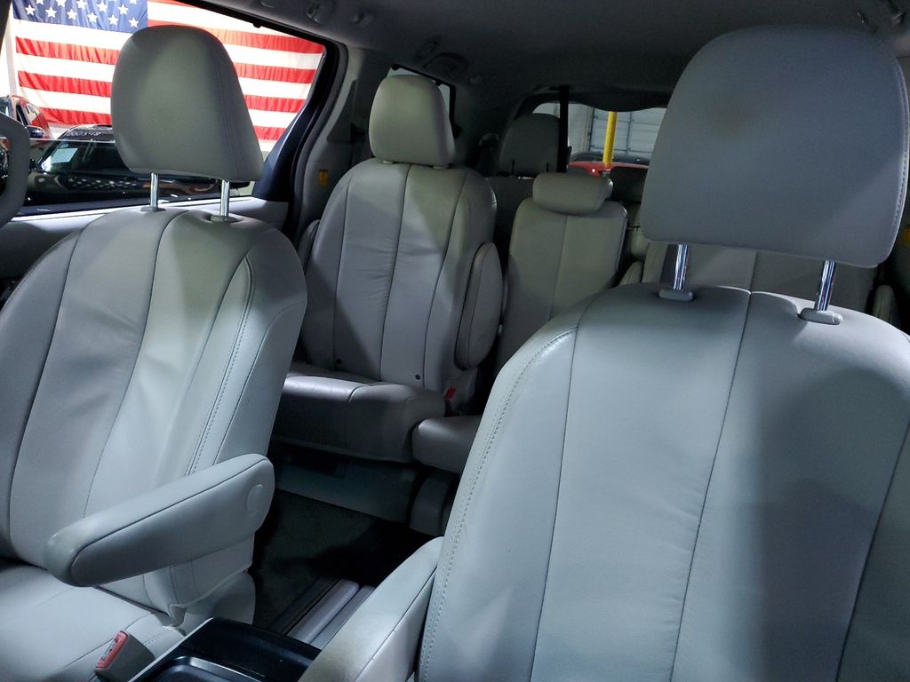 2012 Toyota Sienna XLE 34