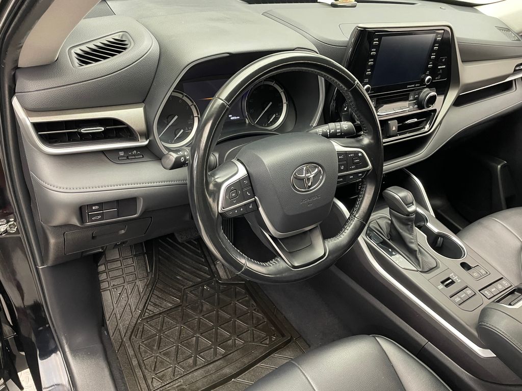 Thumbnail: 2022 Toyota Highlander - 11