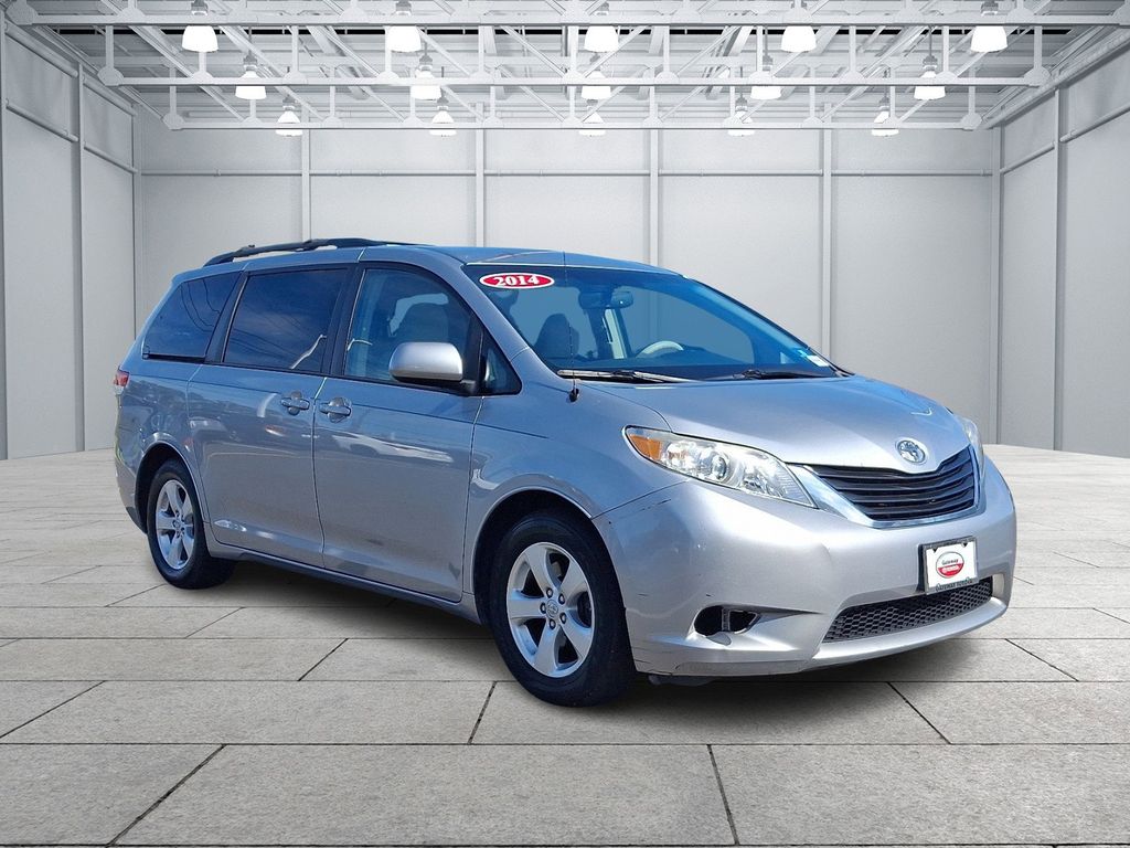 Thumbnail: 2014 Toyota Sienna - 3