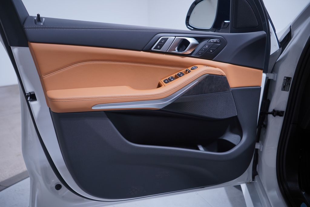 Thumbnail: 2026 BMW X7 - 11