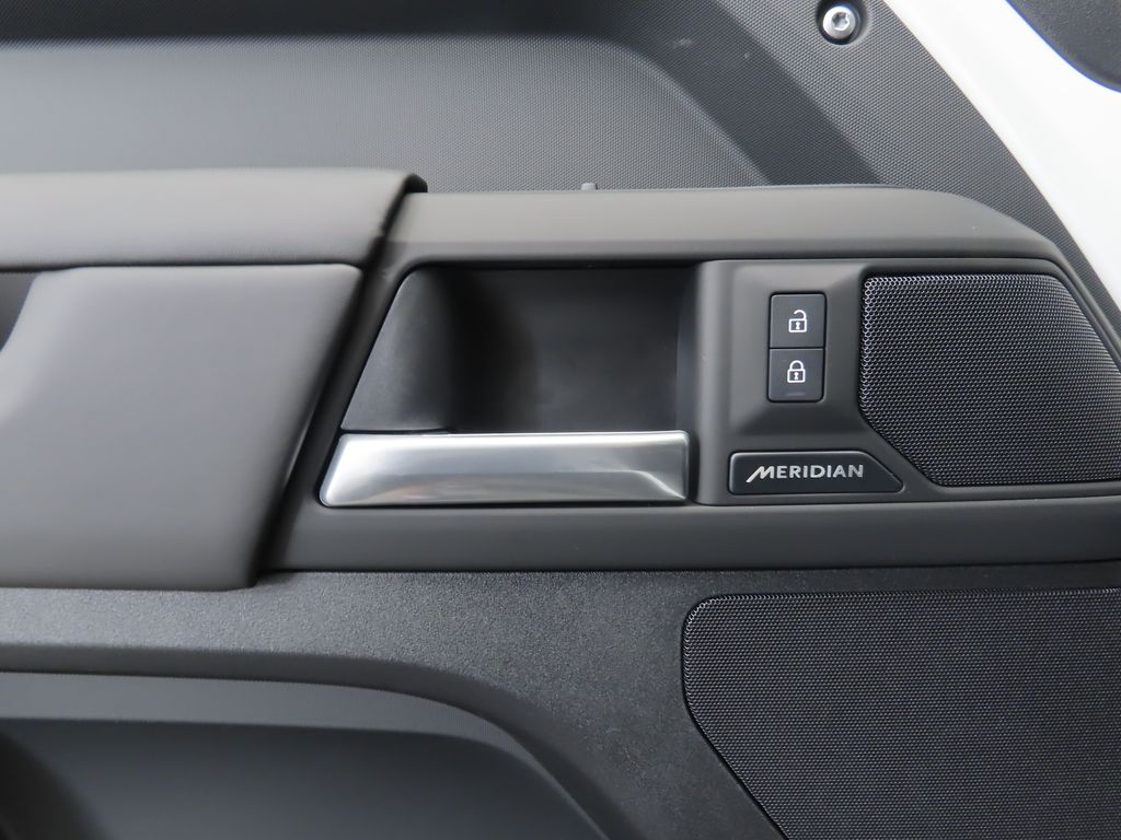 Thumbnail: 2025 Land Rover Defender - 22