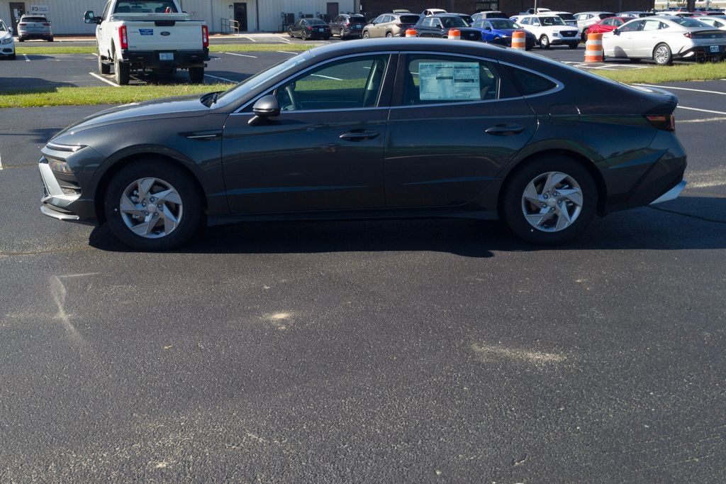 New 2026 Gray Hyundai SE image 9