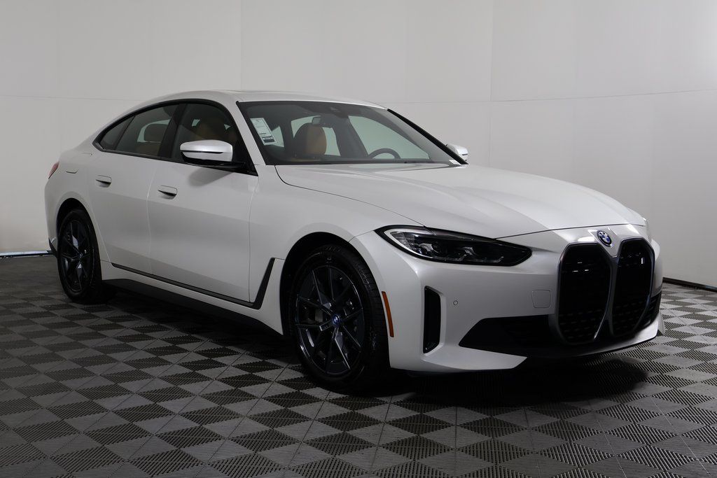 Thumbnail: 2023 BMW i4 - 3