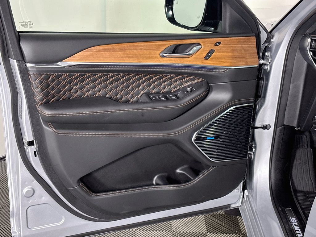 2026 Jeep Grand Cherokee Summit