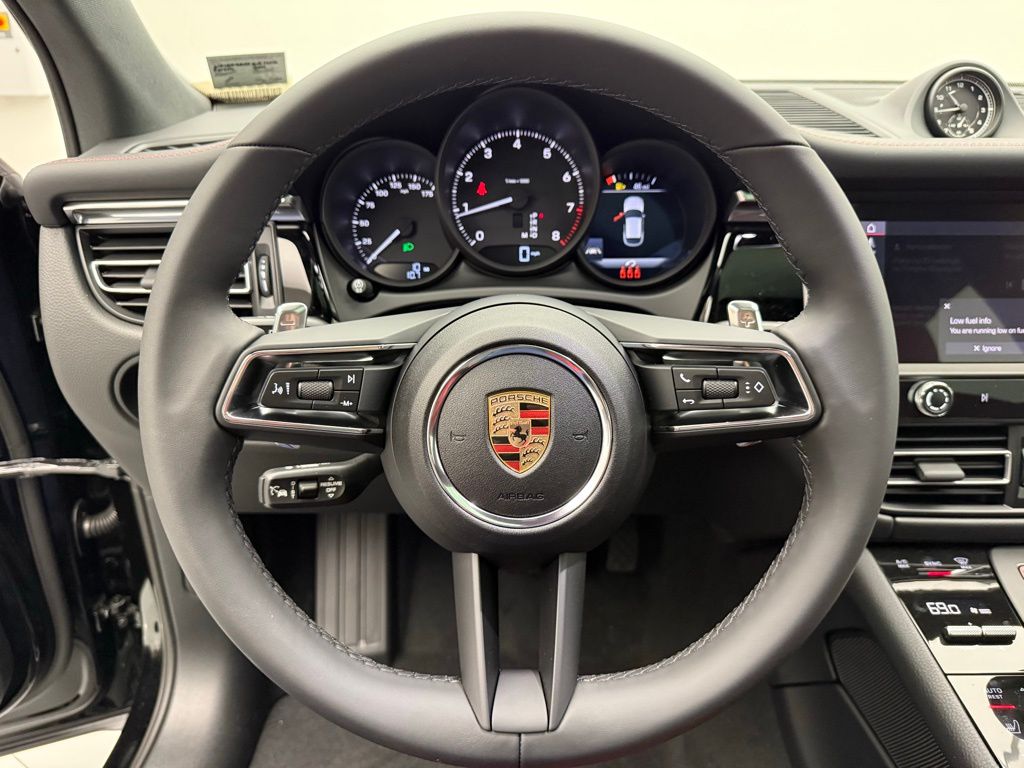 Thumbnail: 2025 Porsche Macan - 12