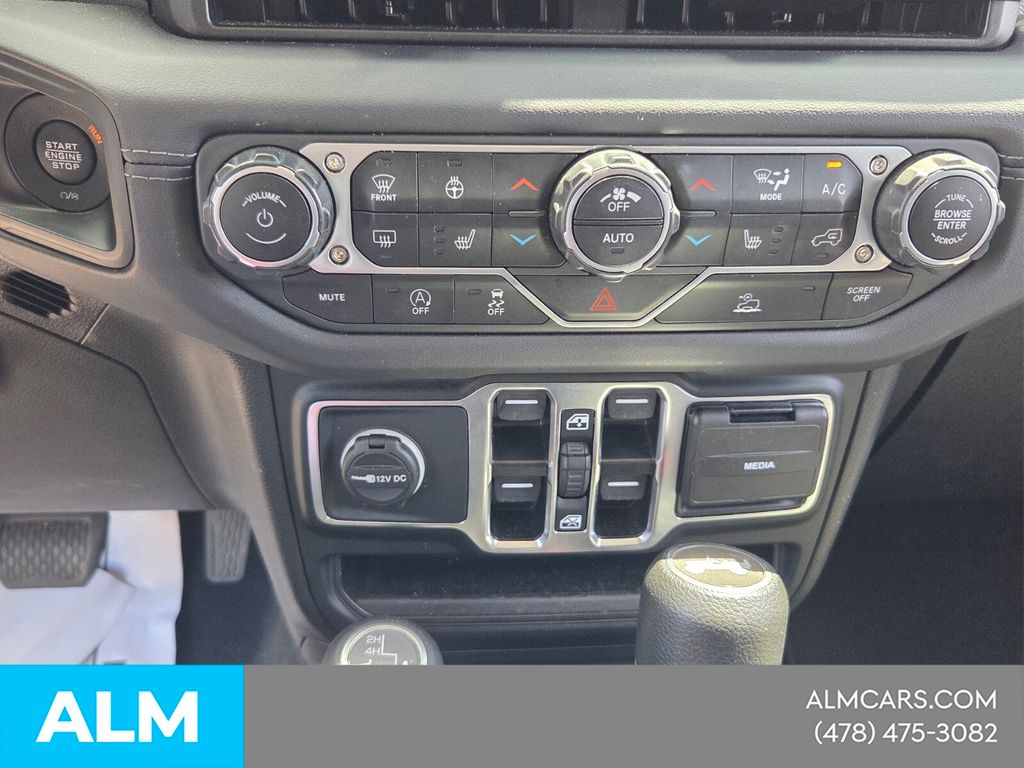 Used 2025 White Jeep Sahara image 20