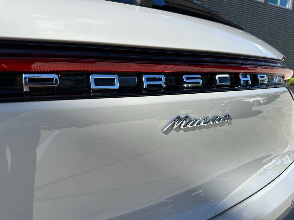 Thumbnail: 2026 Porsche Macan - 14