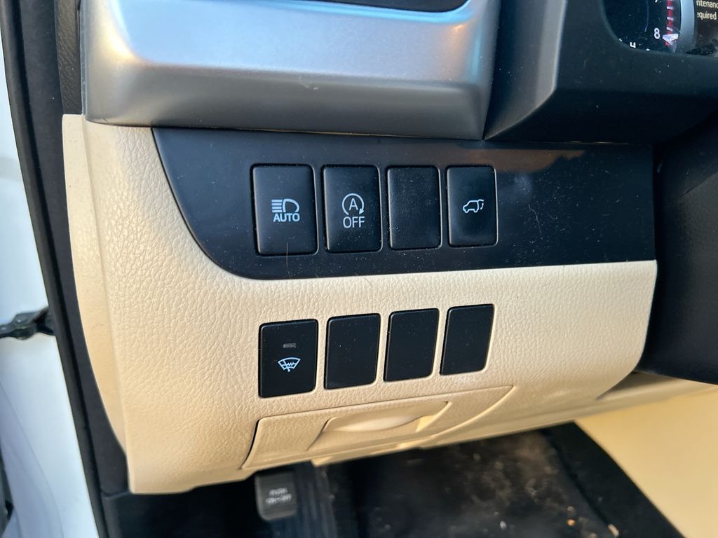 Thumbnail: 2017 Toyota Highlander - 14