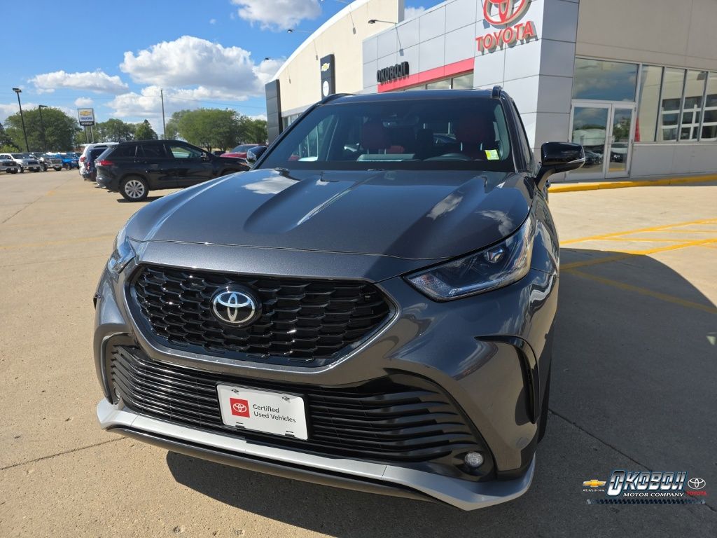 Gray 2023 Toyota Highlander XSE AWD SUV / Crossover All-Wheel Drive 8-Speed Automatic
