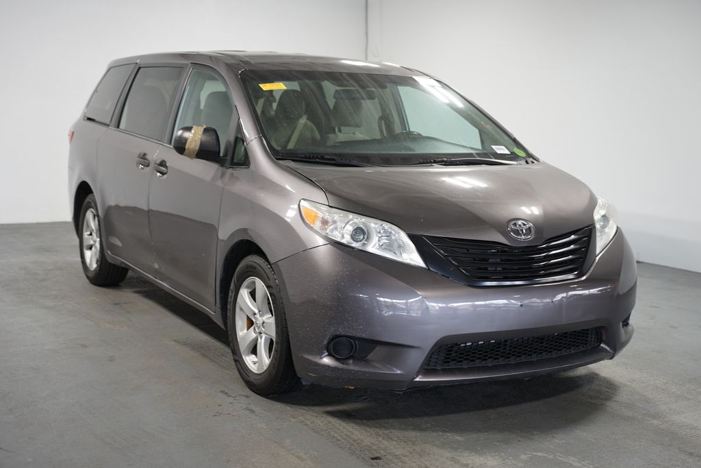 2015 Toyota Sienna SE 3