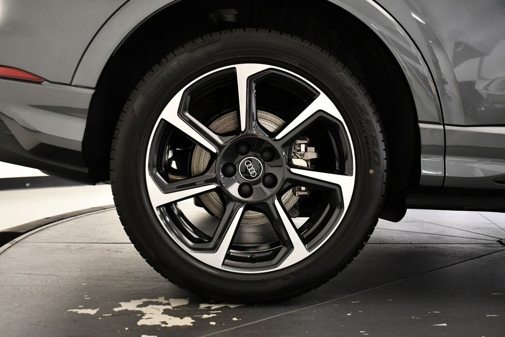 Thumbnail: 2025 Audi Q3 - 16