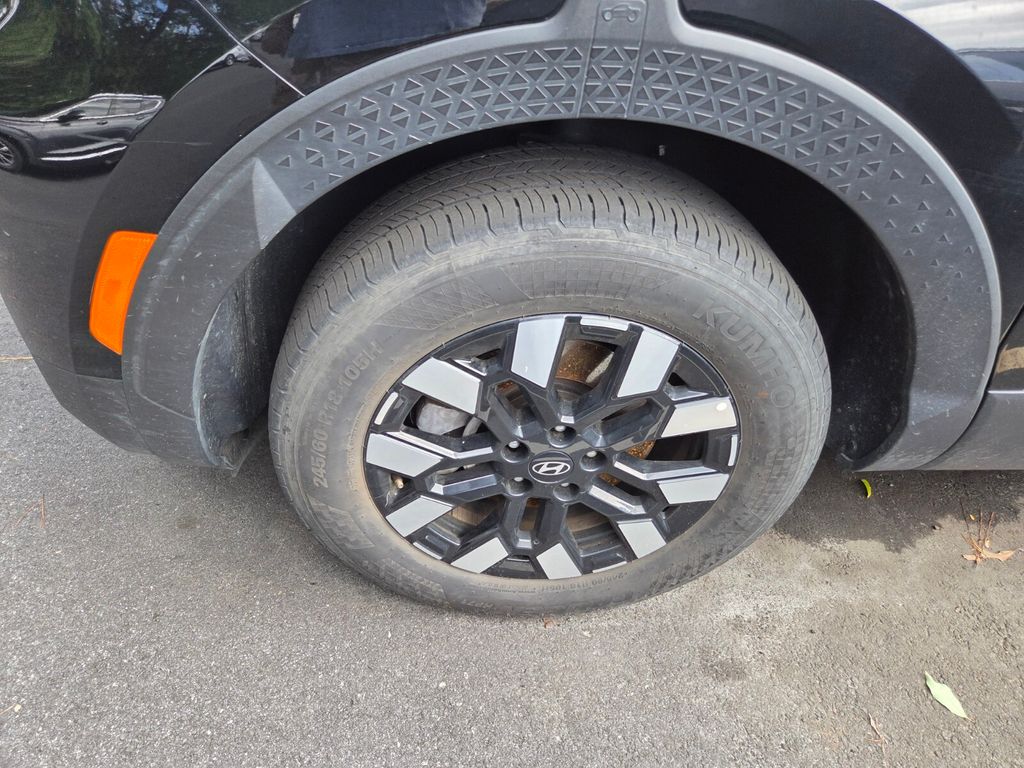 Used 2025 Black Hyundai SEL image 2