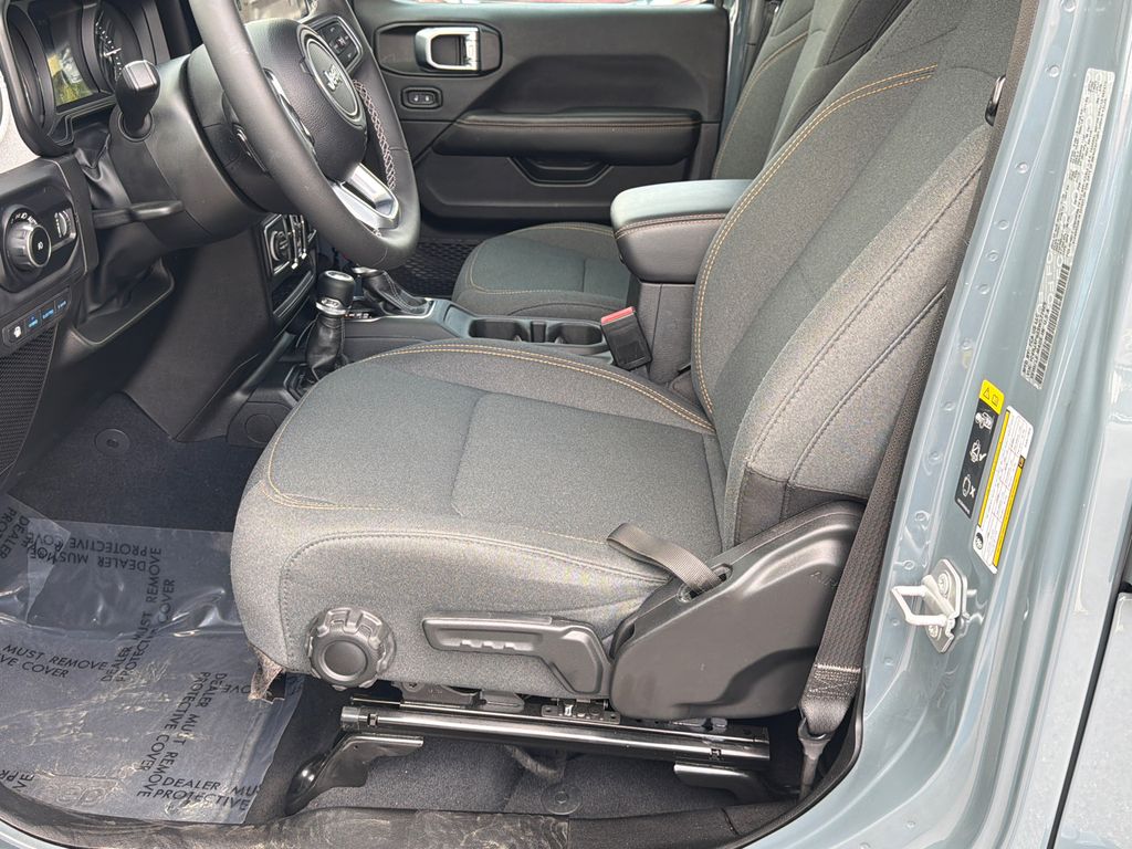 Used 2025 Gray Jeep Sahara 4xe image 9