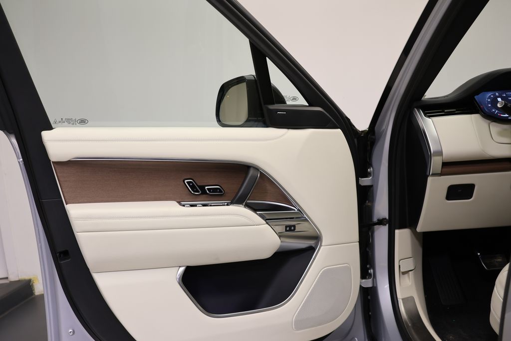 Thumbnail: 2023 Land Rover Range Rover - 26