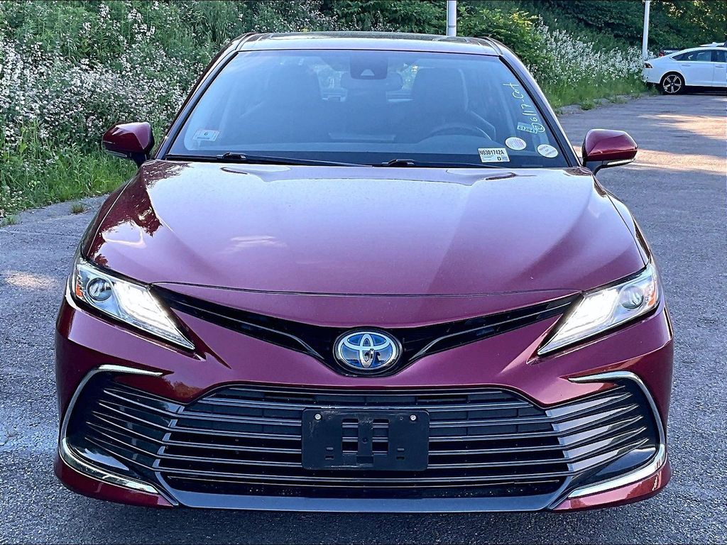 2022 Toyota Camry Hybrid — photo 2